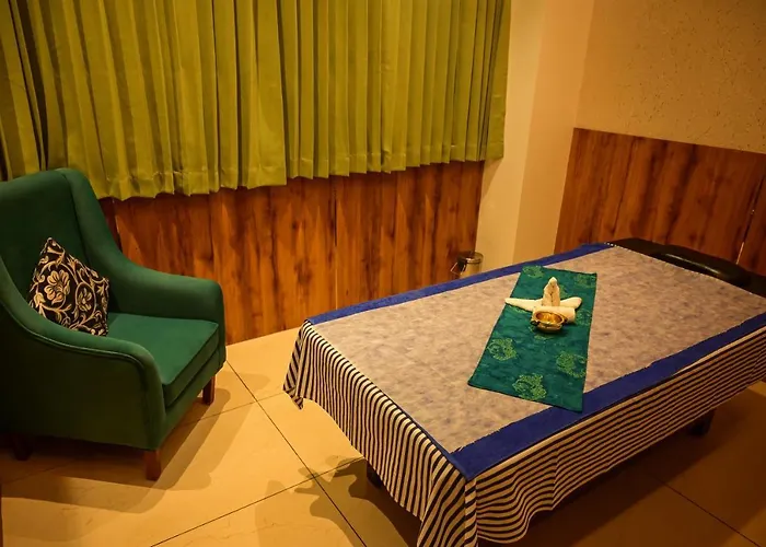 Emerald Clarks Inn Suites
